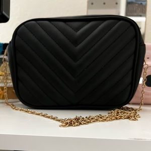 Chain crossbody bag